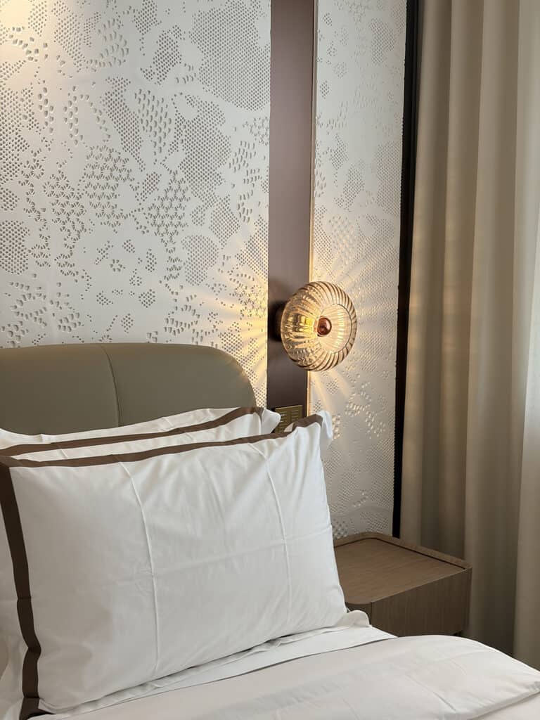 Elegant bedroom with modern decor and stylish lighting in Marleybone W1H. Perfect for a luxurious an.